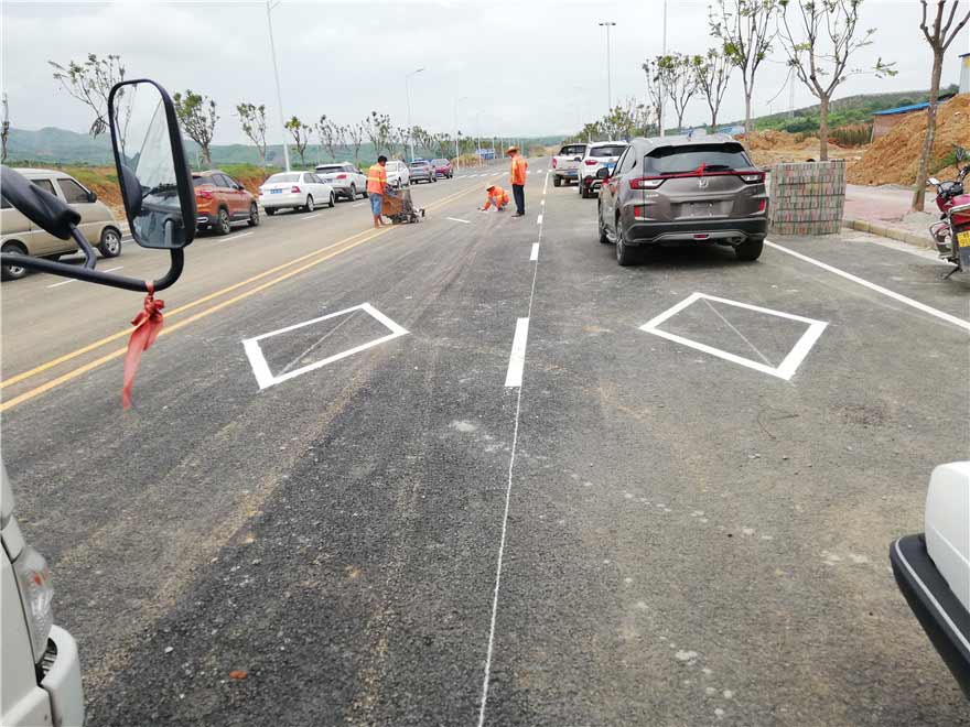 百色市田陽老鄉(xiāng)家園市政道路標志標線施工